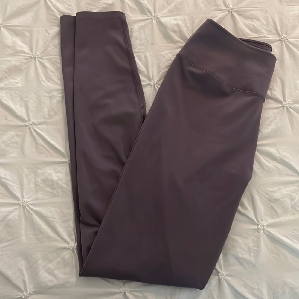 Barely worn Uni Qlo leggings. I’m great condition.